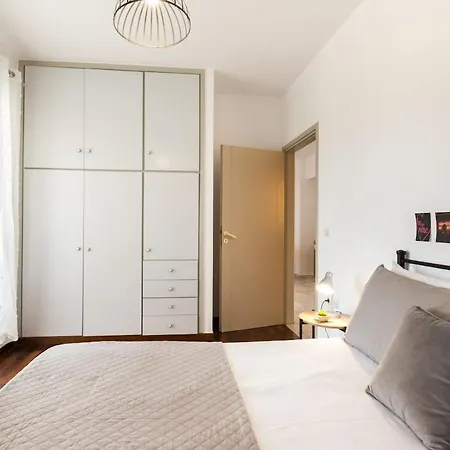 Апартаменты Cozy 300m From The And Center, Free Parking