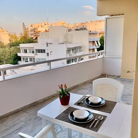 Cozy 300m From The And Center, Free Parking Апартаменты