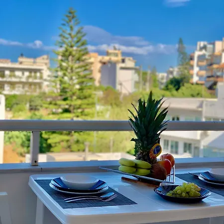 Cozy 300m From The And Center, Free Parking Апартаменты *